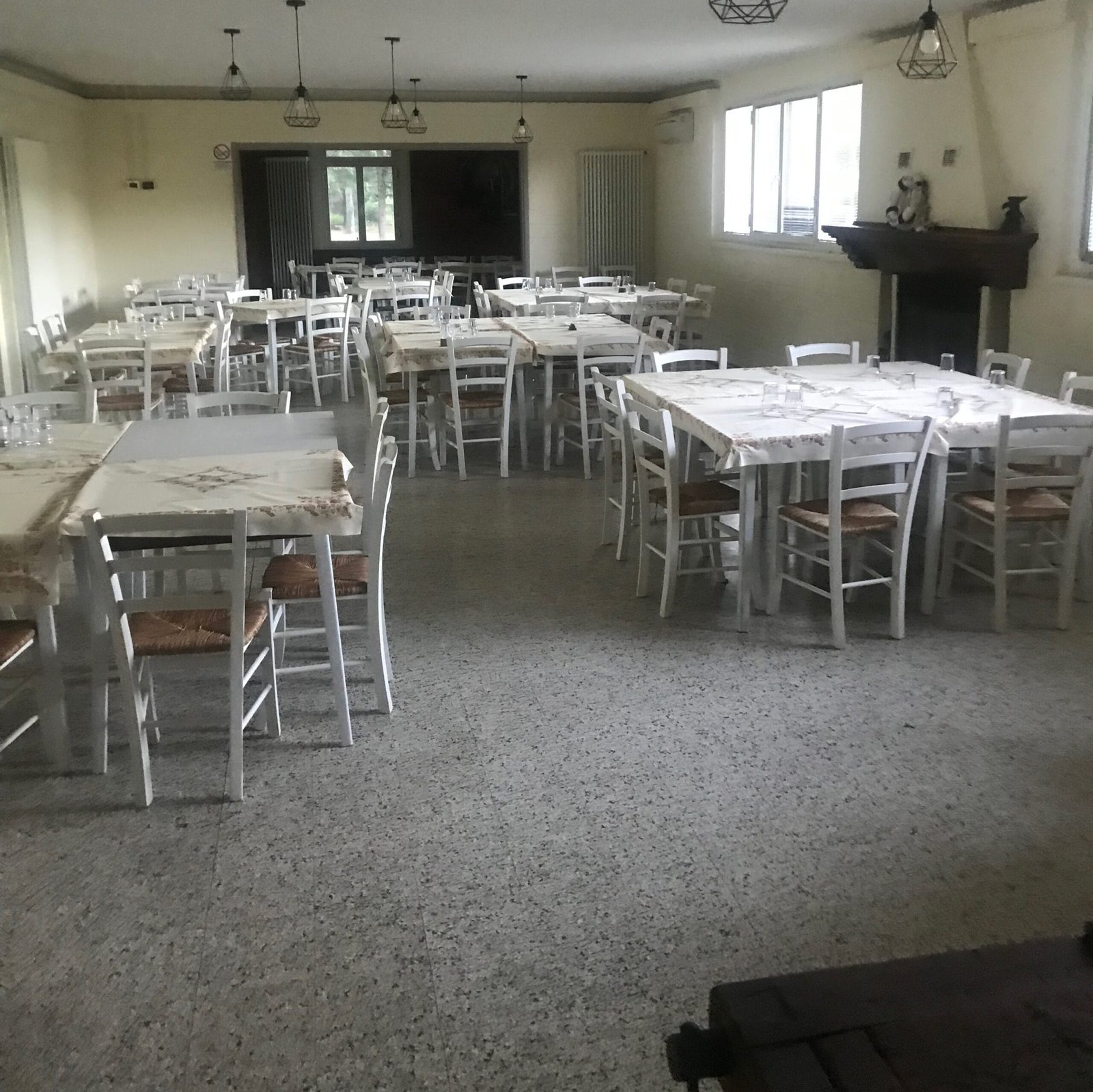 Ampio locale coperto Ampio locale coperto